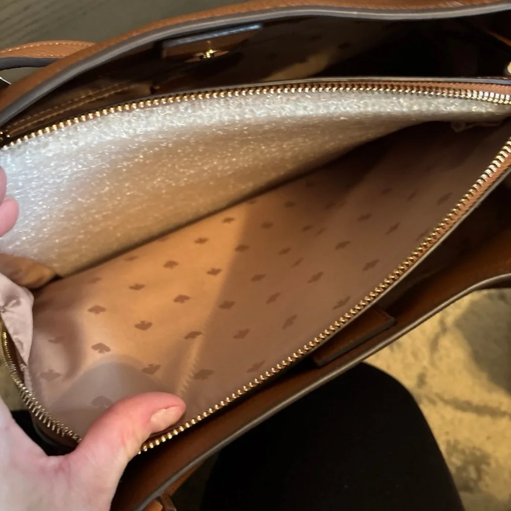 Kate Spade Tan Shoulder Bag with Trapezoidal Design - Picture 5 of 7